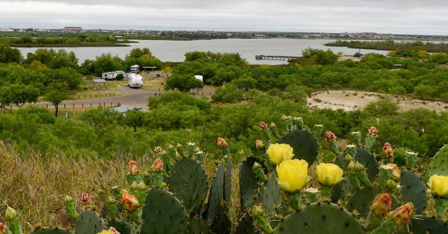 Lake Casa Blanca International State Park, Texas, USA